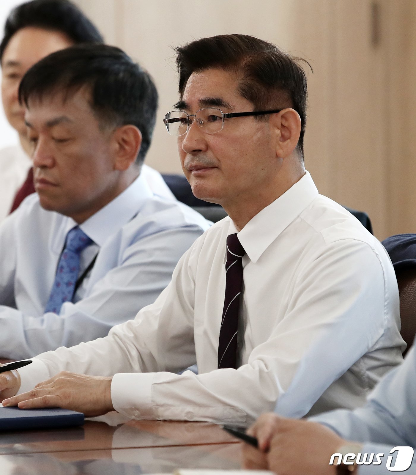 본문 이미지 - 김용현 대통령 경호처장이 11일 용산 대통령실에서 열린 첫 수석비서관회의에 참석해 있다. 2022.5.11/뉴스1 ⓒ News1 오대일 기자