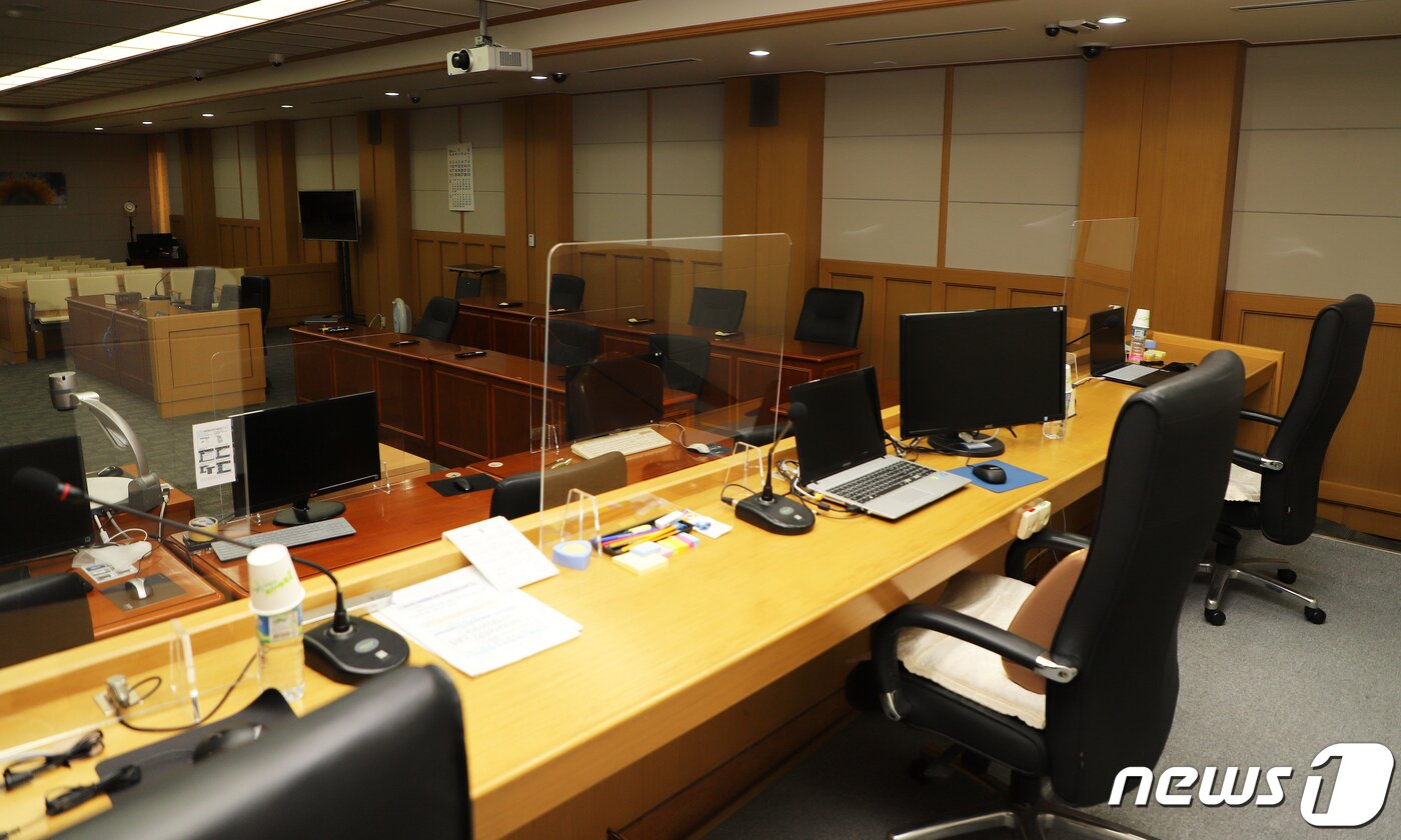 본문 이미지 - 제주지방법원 제201호 법정. ⓒ News1 오미란 기자