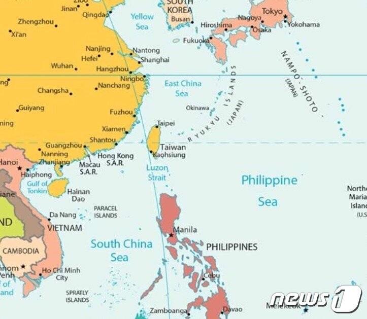 본문 이미지 - 오키나와(류큐제도)는 일본에서 최남단, 동중국해에 걸쳐 대만 앞까지 이어진 40개 유인도와 다수 무인도를 가리킨다. 사진은 월드오미터(worldometers) 갈무리. ⓒ News1 최서윤 기자