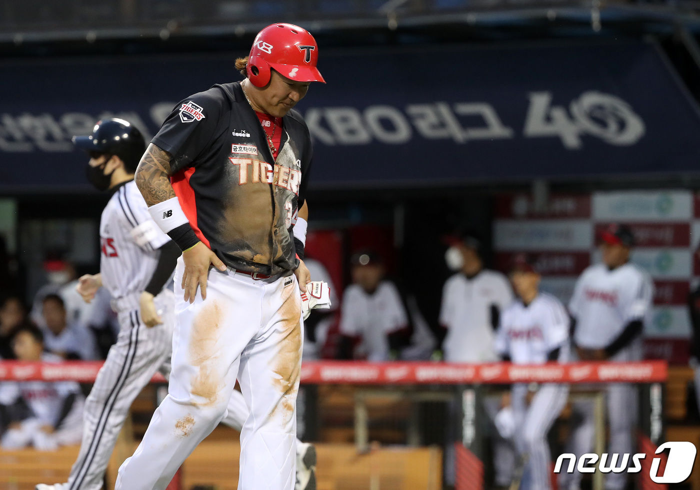 (서울=뉴스1) 이동해 기자 = 13일 오후 서울 송파구 잠실야구장에서 열린 프로야구 '2022 신한은행 SOL KBO리그' LG 트윈스와 KIA 타이거즈의 경기, 3회초 1사 3 …