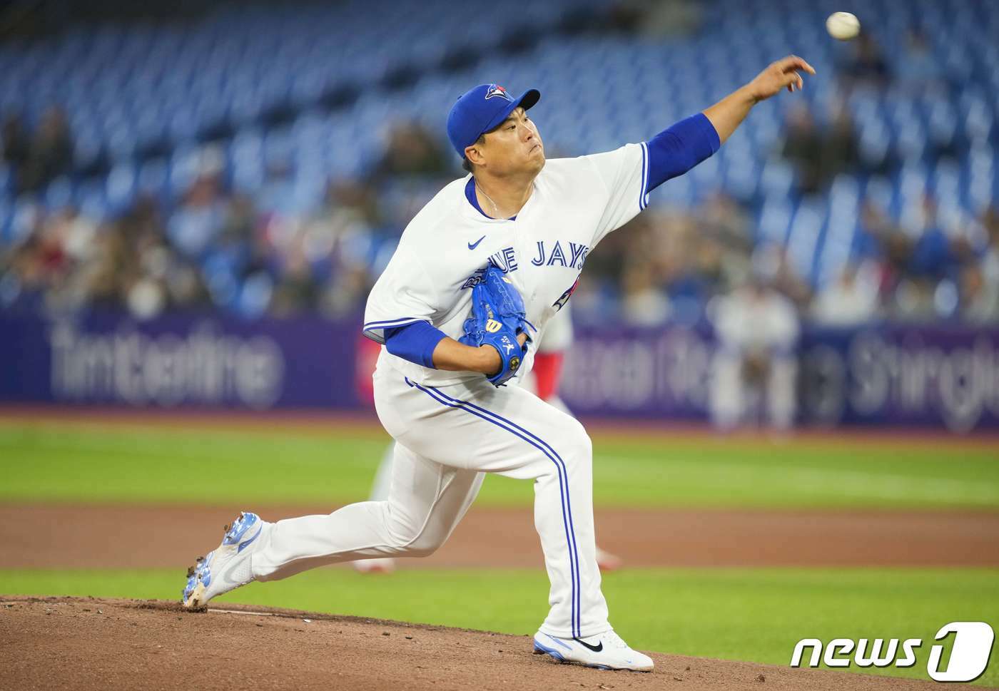 본문 이미지 - 류현진은 팔꿈치 수술을 받는다. ⓒ AFP=뉴스1
