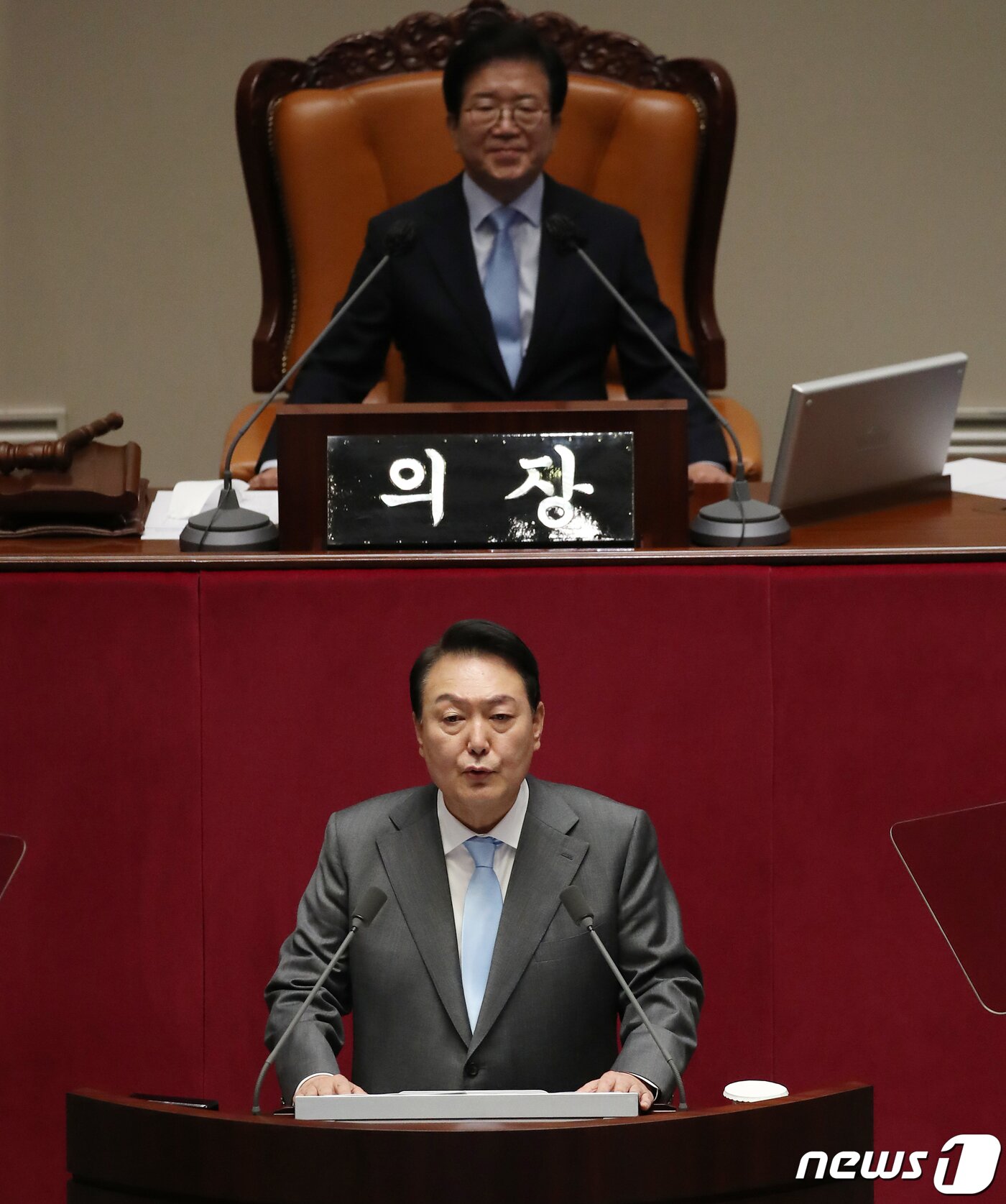 본문 이미지 - 윤석열 대통령이 16일 국회 본회의장에서 코로나19 손실보상을 위한 추가경정예산(추경)안 시정연설을 하고 있다. (대통령실사진기자단) 2022.5.16/뉴스1 ⓒ News1 오대일 기자