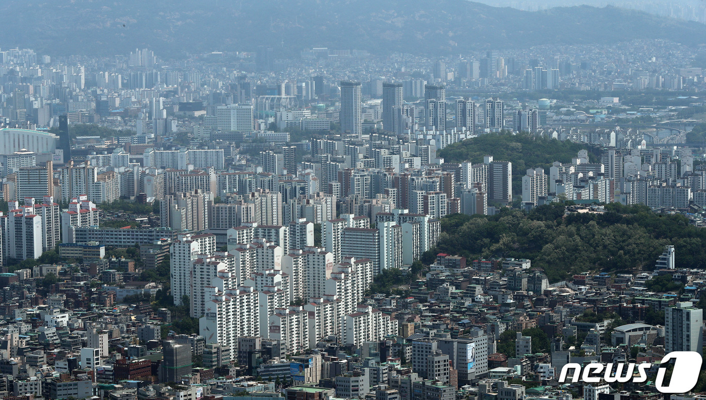 (서울=뉴스1) 박세연 기자 = 서울에서 6억원 이하 아파트가 5년 만에 약 60%에서 7%수준으로 급감했다.16일 부동산R114가 서울 아파트 시세 현황을 조사한 결과 6억원 이 …