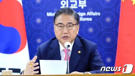 박진 외교 장관 왕이 외교부장과 화상 논의