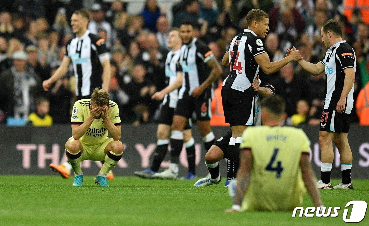 본문 이미지 - 뉴캐슬 원정서 완패한 아스널. ⓒ AFP=뉴스1