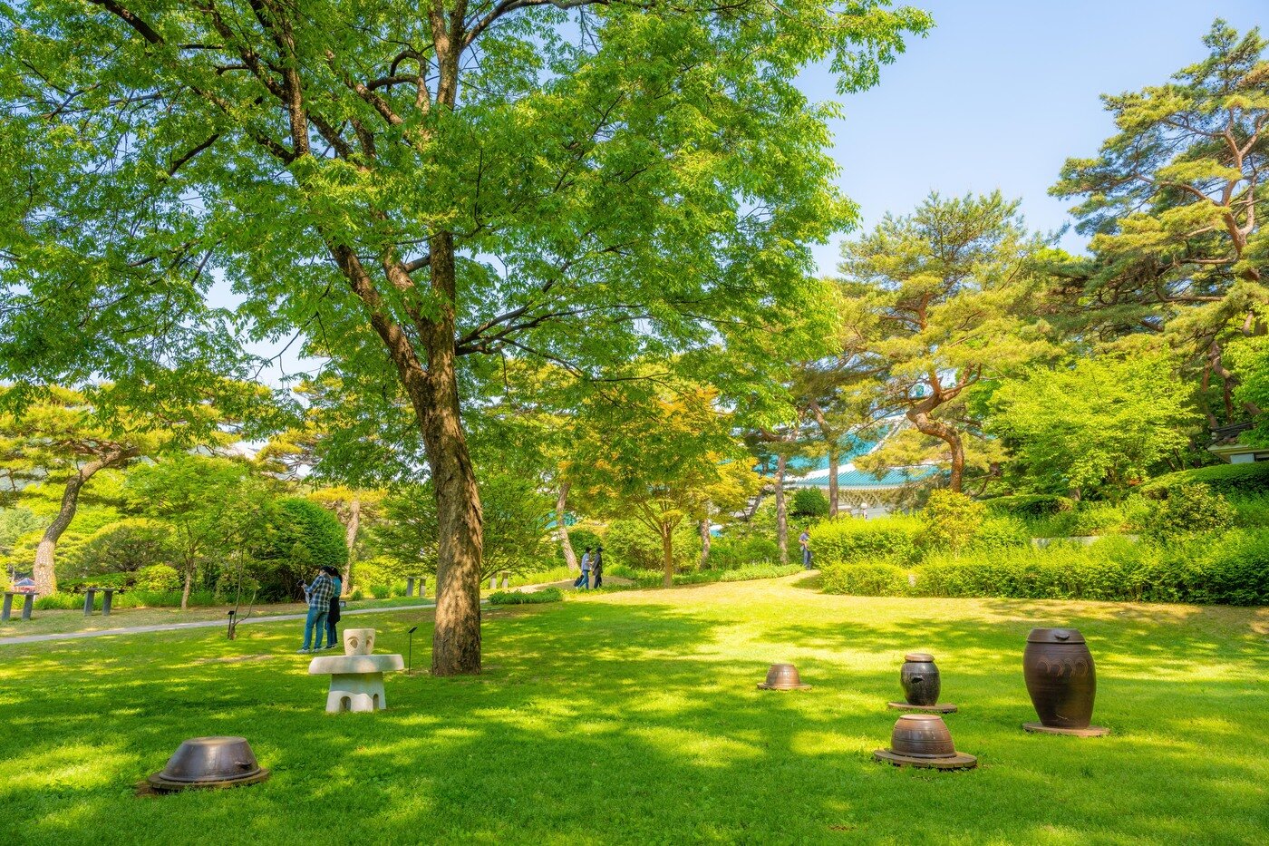 본문 이미지 - 본관과 관저 사이에 있는 소정원의 풍경. 서울관광재단 제공