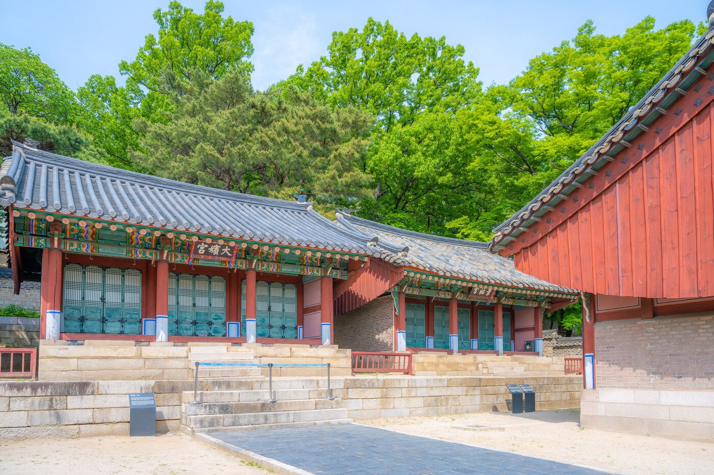 본문 이미지 - 왕의 어머니이나 왕비가 아닌 후궁의 신주를 모시는 칠궁. 서울관광재단 제공