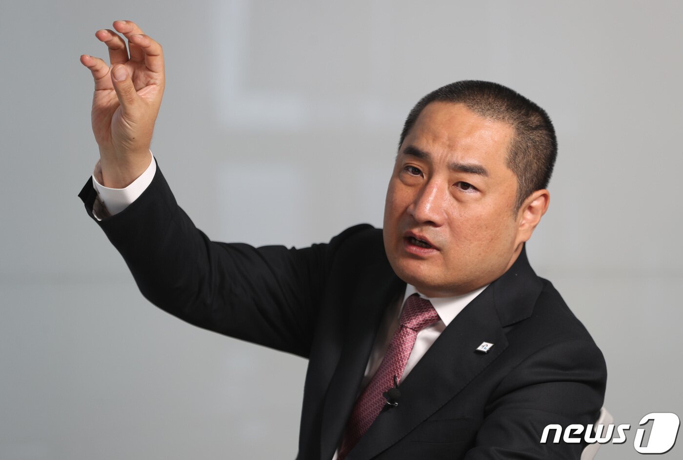 본문 이미지 - 강용석 무소속 경기도지사 후보가 18일 오전 경기 수원 영통구의 한 사무실에서 뉴스1과 인터뷰를 하고 있다. 2022.5.18/뉴스1 ⓒ News1 김영운 기자