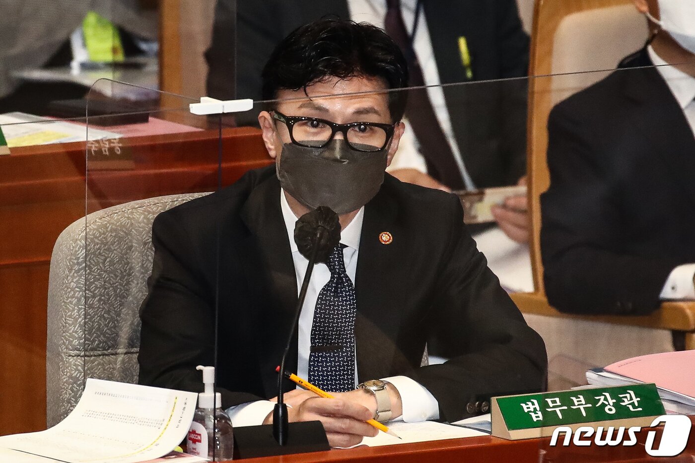 본문 이미지 - 한동훈 법무부 장관이 19일 서울 여의도 국회에서 열린 제397회 국회 임시회 제1차 예산결산특별위원회 전체회의에서 의원 질의에 답하고 있다. (공동취재) 2022.5.19/뉴스1 ⓒ News1 유승관 기자