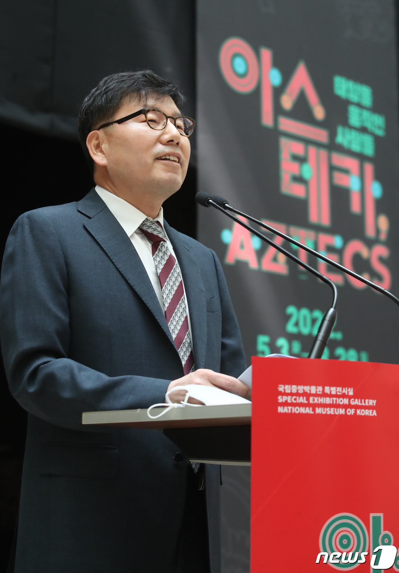 (서울=뉴스1) = 민병찬 국립중앙박물관장이 2일 서울 용산구 국립중앙박물관 상설전시관에서 열린 '아스테카, 태양을 움직인 사람들' 언론공개회에서 인사말을 하고 있다.한-멕시코 수 …