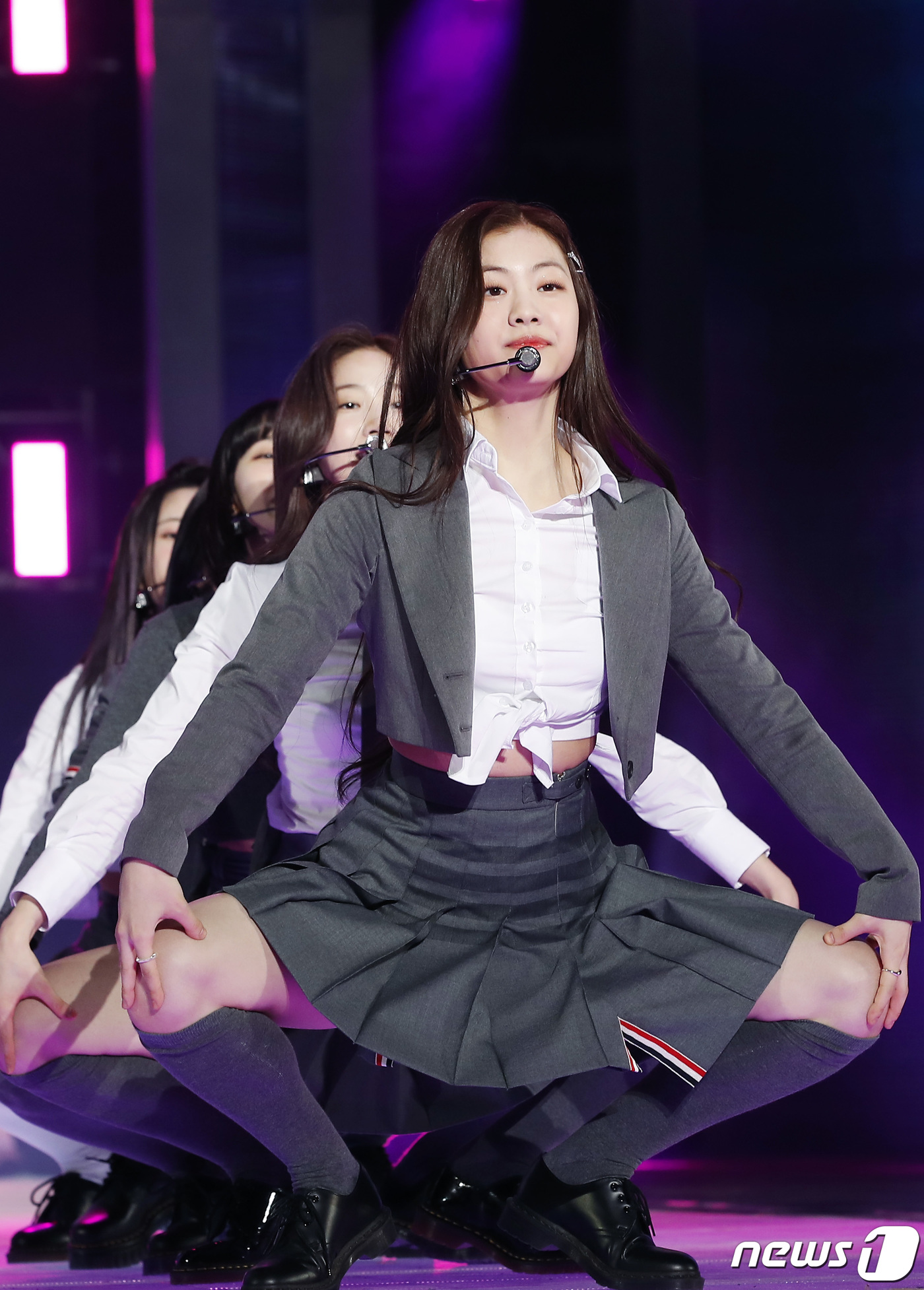 (서울=뉴스1) 권현진 기자 = 하이브 최초 걸그룹 르세라핌(LE SSERAFIM) 김가람이 2일 서울 중구 장충체육관에서 열린 데뷔 앨범 ‘FEARLESS’ 미디어 쇼케이스에서 …