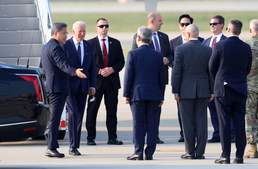 외교부 장관 안내 받는 조 바이든 미국 대통령