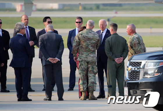 오산공군기지 도착한 조 바이든 대통령