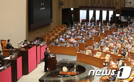 징계안에 대한 변명 발언하는 김기현 의원