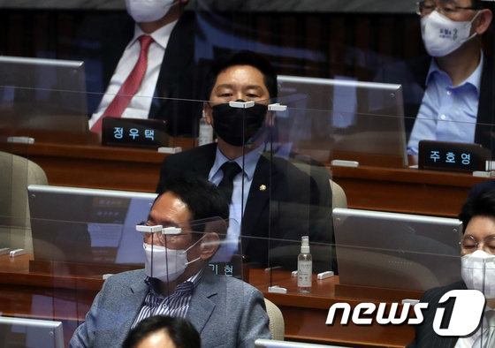 본회의장 출석한 김기현 의원