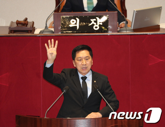 징계안 변명하는 김기현 의원
