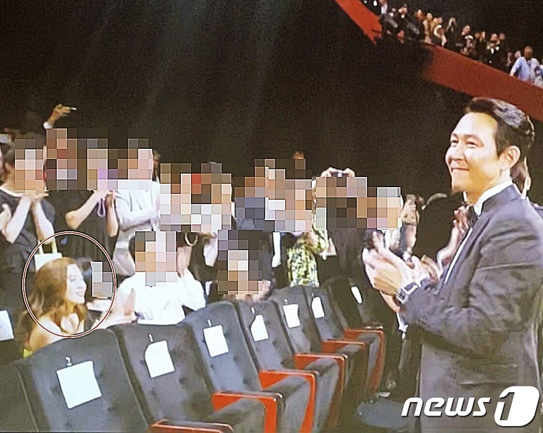 본문 이미지 - 임세령(왼쪽 동그라미 안) 부회장과 이정재 ⓒ 뉴스1