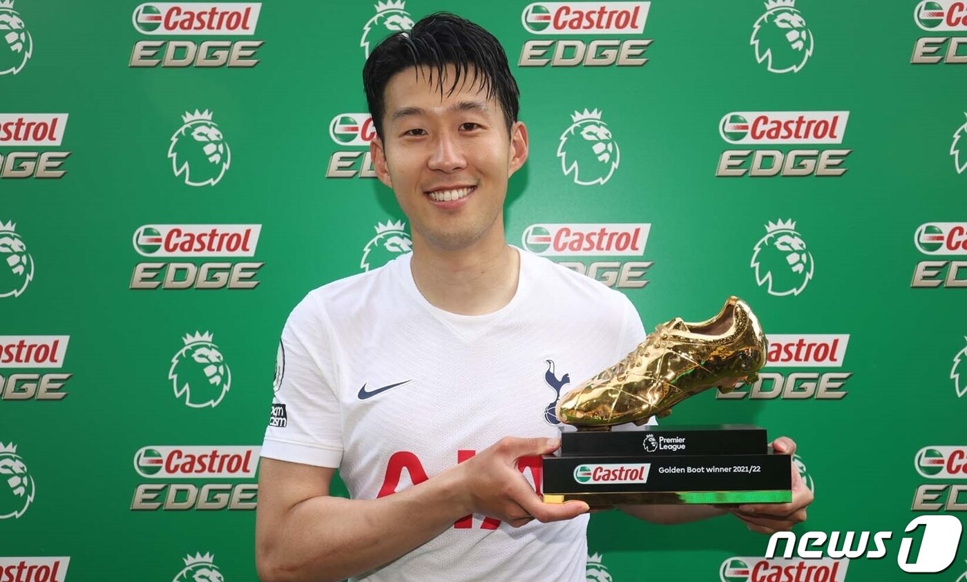 본문 이미지 - 손흥민&#40;토트넘&#41;이 잉글랜드 프리미어리그&#40;EPL&#41; 최종전서 2골을 폭발하며 아시아 선수 최초로 득점왕에 오르는 위업을 달성했다.  &#40;토트넘 구단 SNS&#41;2022.5.23/뉴스1