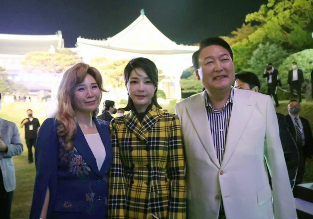 김건희 측 "디올 노란 재킷? '21그램'서 받은 것이 아니라 직접 산 것"