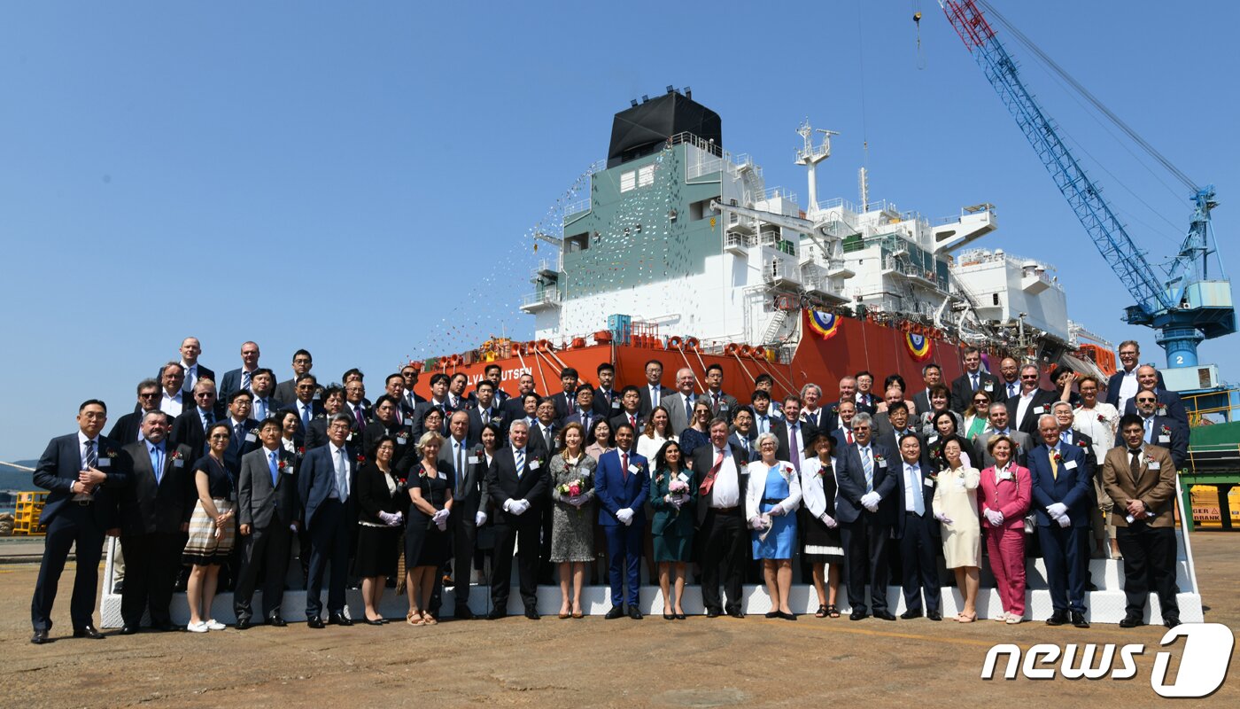 본문 이미지 - 24일 전남 영암 현대삼호중공업에서 진행된 LNG운반선 4척의 동시 명명식.(현대삼호중공업 제공)2022.5.24/뉴스1 ⓒ News1