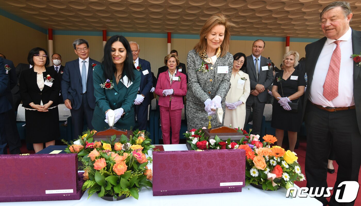 본문 이미지 - 24일 전남 영암 현대삼호중공업에서 진행된 LNG운반선 4척의 동시 명명식.(현대삼호중공업 제공)2022.5.24/뉴스1 ⓒ News1