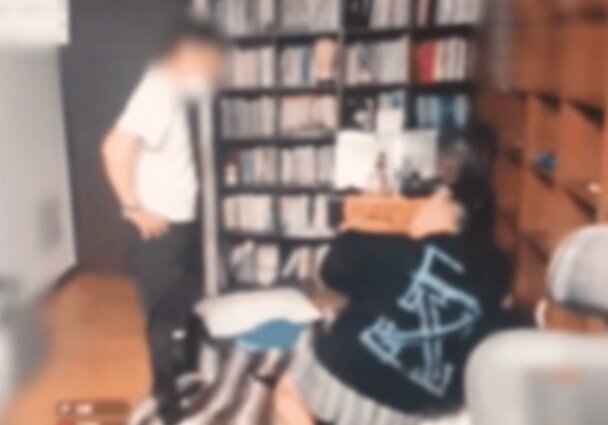 본문 이미지 - 유튜버 카광(오른쪽)을 폭행한 남성 A씨 (유튜브 방송 갈무리) ⓒ 뉴스1