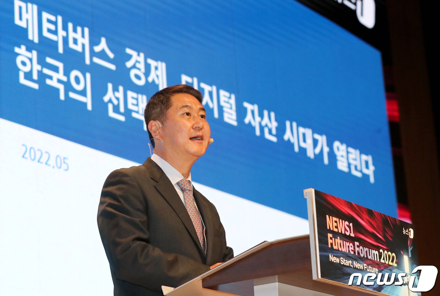 본문 이미지 - 이석우 두나무 대표가 25일 뉴스1 미래포럼 2022에서 특별강연을 하고 있다. 2022.5.25/뉴스1