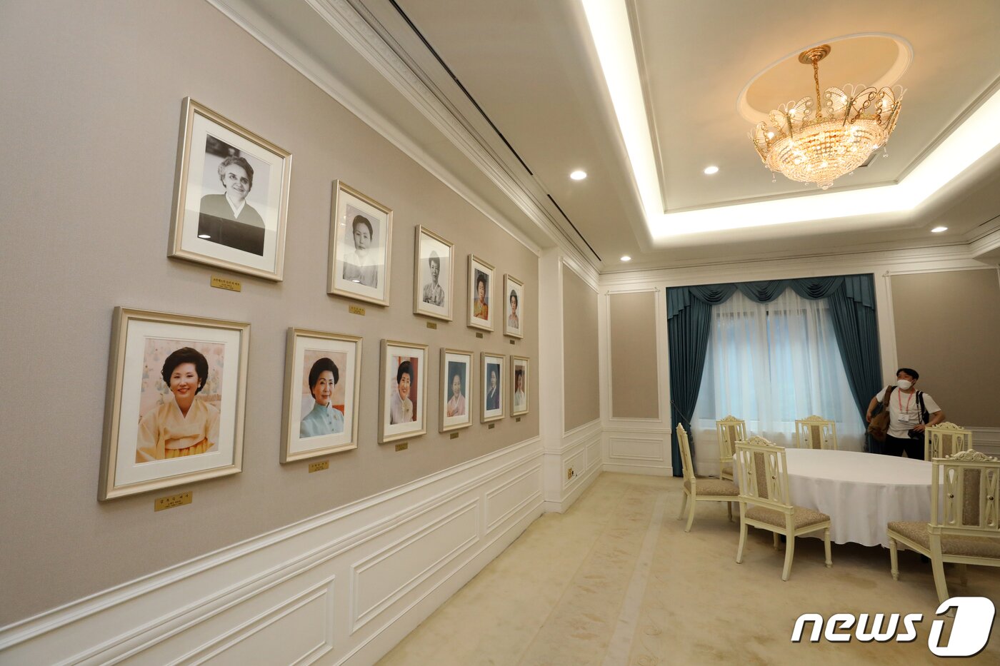 본문 이미지 - 25일 오후 서울 종로구 청와대 본관 무궁화실이 언론에 공개되고 있다. 2022.5.25/뉴스1 ⓒ News1 황기선 기자