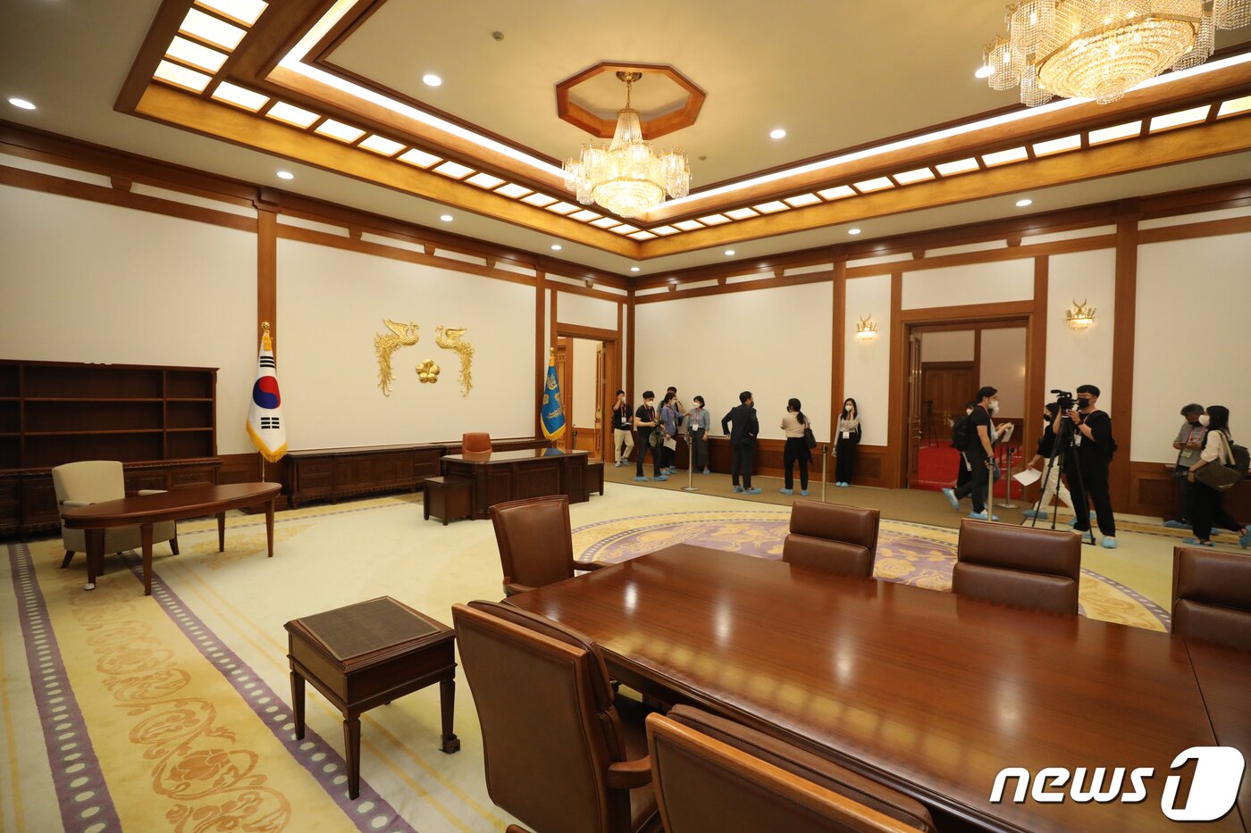 본문 이미지 - 25일 오후 서울 종로구 청와대 본관 대통령 집무실이 언론에 공개되고 있다. 2022.5.25/뉴스1 ⓒ News1 황기선 기자
