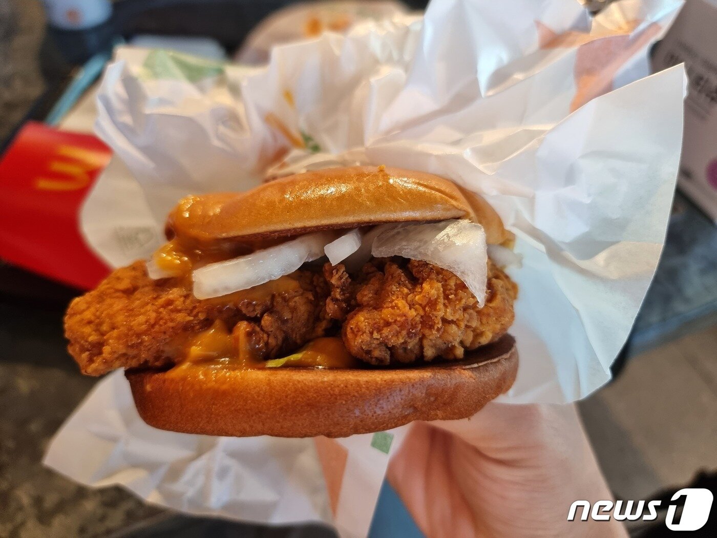 본문 이미지 - '맥크리스피 클래식 버거'.ⓒ 뉴스1 이상학 기자