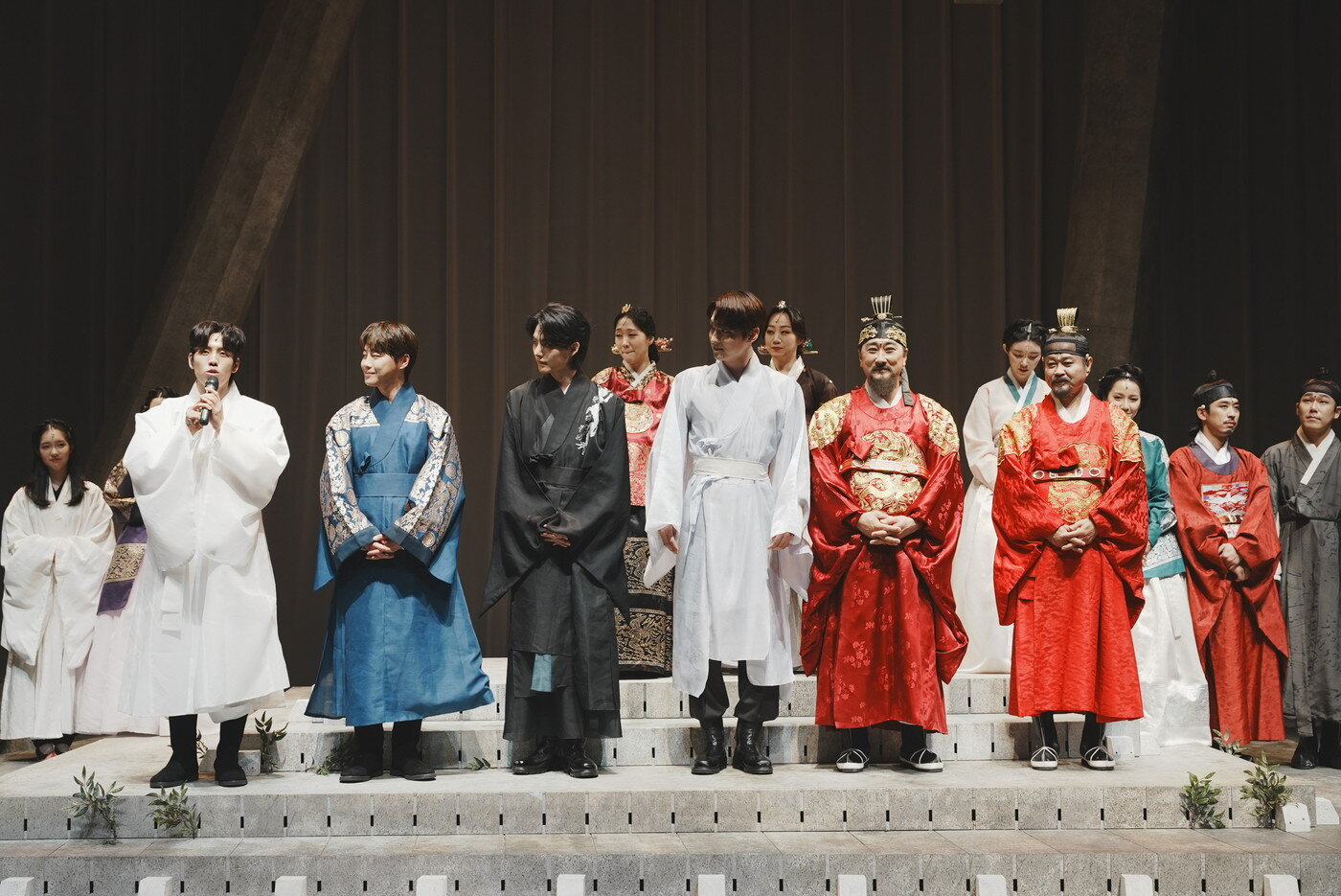 본문 이미지 - 연극 '여도' 프레스콜 / 컴퍼니다 제공 ⓒ 뉴스1