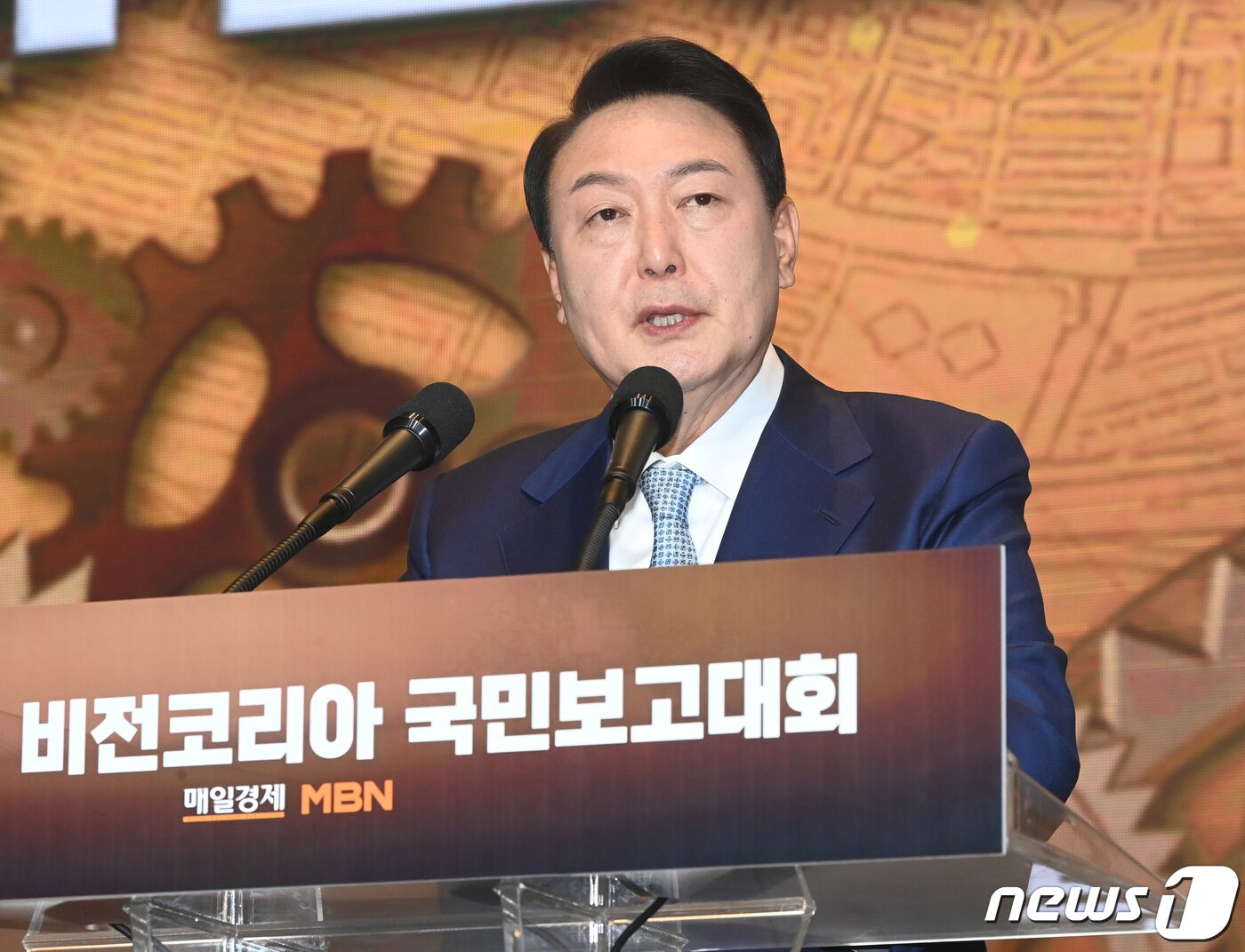 본문 이미지 - 윤석열 대통령 당선인이 3일 오전 서울 용산구 서울드래곤시티에서 열린 '비전코리아국민보고대회'에서 축사를 하고있다. 2022.5.3/뉴스1 ⓒ News1 인수위사진기자단