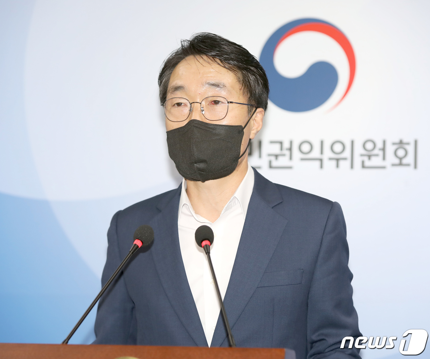 (서울=뉴스1) = 한삼석 국민권익위원회 부패방지국장이 3일 세종시 본청 브리핑실에서 지난 5년간의 반부패·청렴 정책 성과와 향후 추진 방향에 대해 브리핑하고 있다. (국민권익위원 …