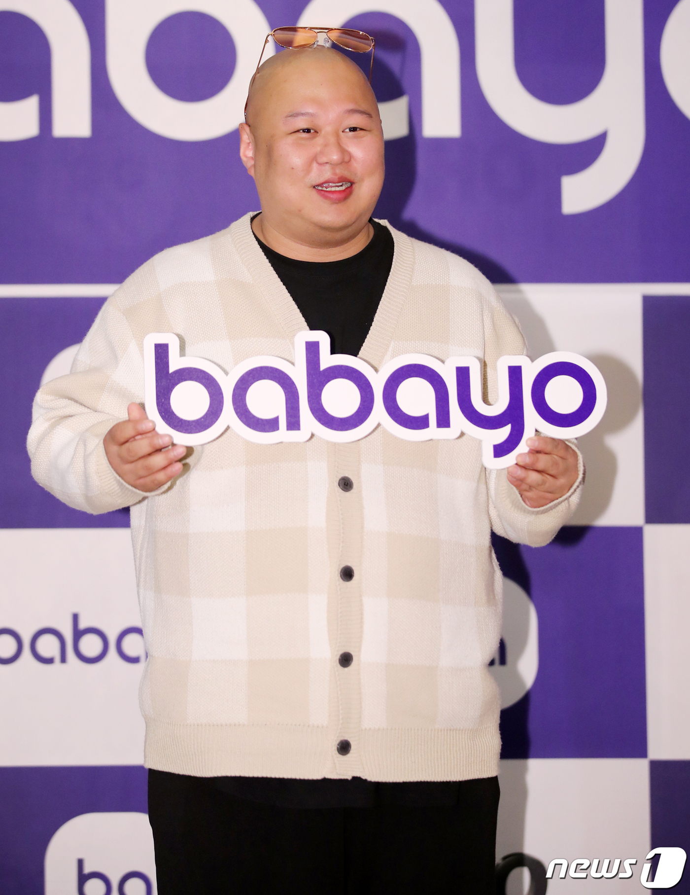 (서울=뉴스1) 김진환 기자 = 개그맨 홍성현이 3일 오후 서울 중구 롯데호텔 서울에서 열린 IHQ의 신규 모바일 OTT '바바요' 론칭 기념 기자간담회에 앞서 포토타임을 갖고 있 …