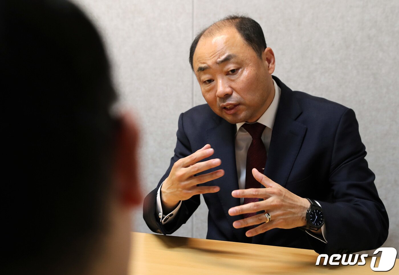 본문 이미지 - 최병욱 국토교통부노동조합 위원장이 3일 서울 중구 뉴스1 본사에서 인터뷰를 하고 있다. 2022.5.3/뉴스1 ⓒ News1 이동해 기자