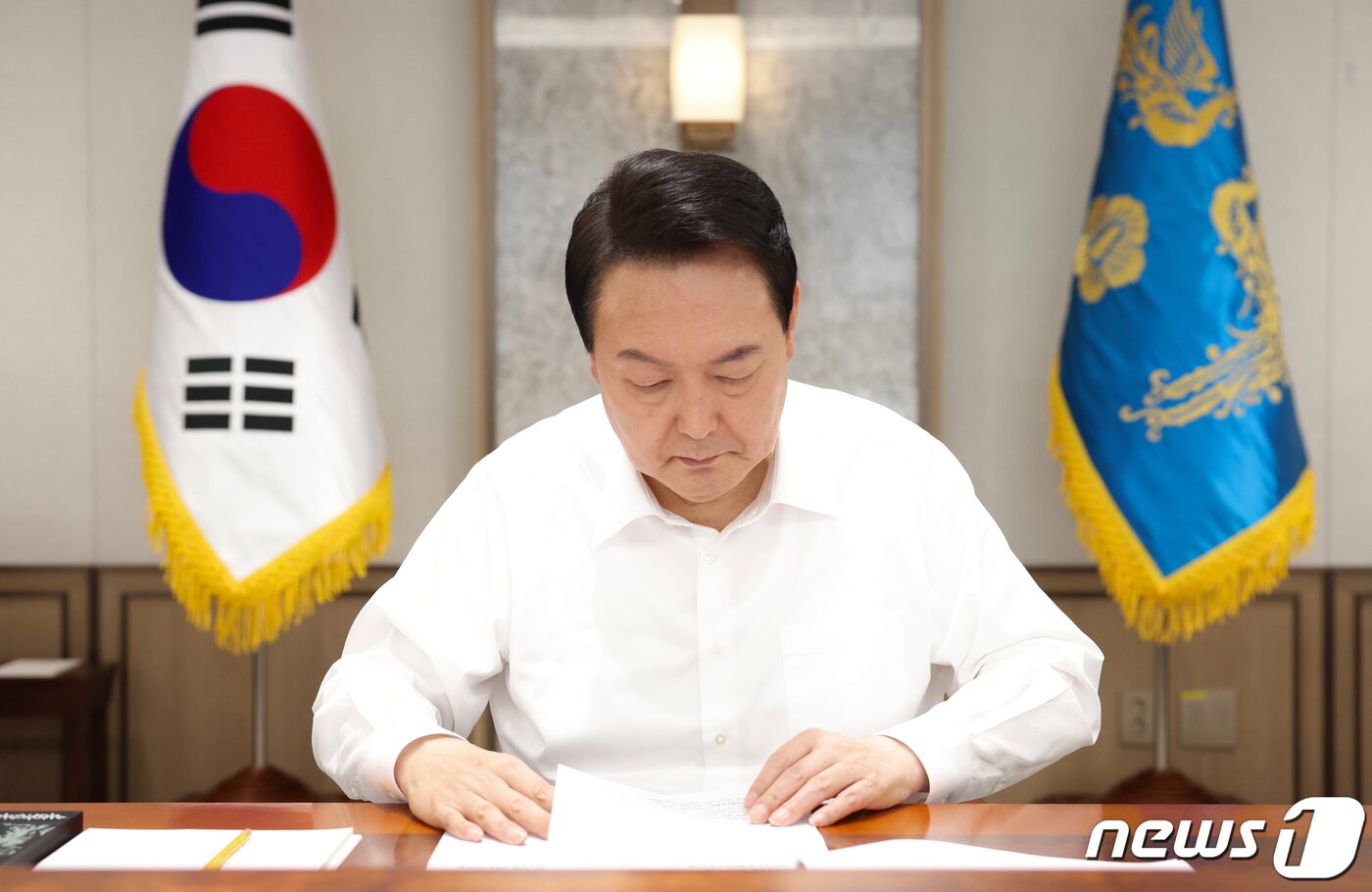 본문 이미지 - 윤석열 대통령이 용산 대통령실에서 수석비서관회의를 주재하고 있다. (대통령실사진기자단) 2022.5.30/뉴스1 ⓒ News1 안은나 기자