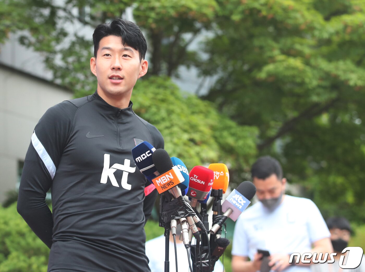본문 이미지 - 축구 국가대표 손흥민이 30일 오후 경기 파주국가대표트레이닝센터(NFC)에서 인터뷰를 하고 있다.  2022.5.30/뉴스1 ⓒ News1 송원영 기자