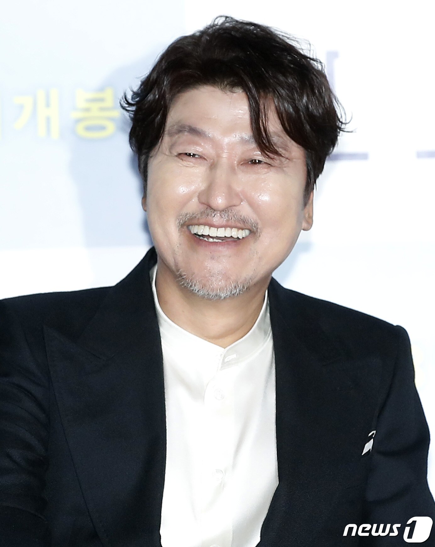 본문 이미지 - 배우 송강호가 31일 오후 서울 용산CGV에서 열린 영화 ‘브로커’ 언론 기자간담회에서 칸 수상에 대한 이야기를 하고 있다. '브로커'는 베이비 박스를 둘러싸고 관계를 맺게 된 이들의 예기치 못한 특별한 여정을 그린 작품으로 배우 송강호, 강동원, 배두나, 이지은(아이유), 이주영 등이 출연했다. 특히 송강호는 지난 28일(현지시간) 열린 프랑스 칸 영화제 폐막·시상식에서 한국 남자 배우 최초로 '남우주연상' 받는 쾌거를 이뤘다. 2022.5.31/뉴스1 ⓒ News1 권현진 기자