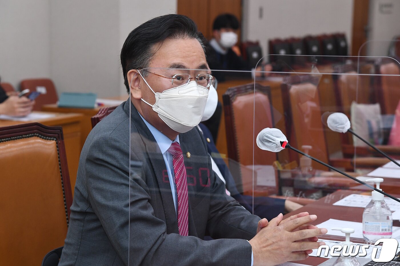 본문 이미지 - 국회 법제사법위원회 유상범 국민의힘 간사가 4일 서울 여의도 국회에서 열린 법제사법위원회에서 발언하고 있다. 이날 법사위는 오는 9일 한동훈 법무부 장관 후보자 인사청문회 개최를 결정했다. (공동취재)2022.5.4/뉴스1 ⓒ News1 허경 기자