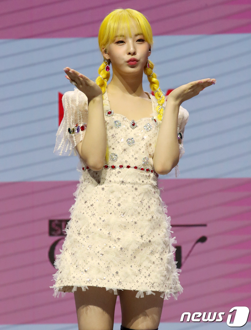 (서울=뉴스1) 김진환 기자 = 걸그룹 클라씨(CLASS:y)의 김선유가 4일 오후 서울 광진구 예스24라이브홀에서 열린 첫 미니앨범 Y '클래스 이즈 오버(CLASS IS OVE …