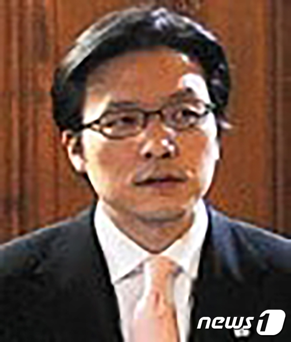 (서울=뉴스1) = 윤석열 대통령 당선인은 5일 대통령 비서실 비서관 1차 인선을 발표했다. 사진은 의전비서관을 맡게 된 외교부 출신의 김일범 당선인 외신공보보좌.(당선인 대변인실 …