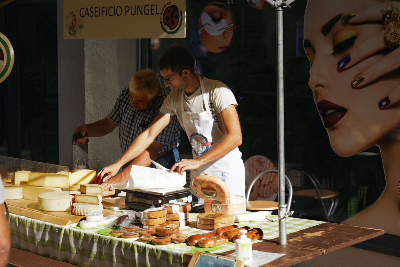 본문 이미지 - 쿠어 장터의 모습. 스위스관광청 제공