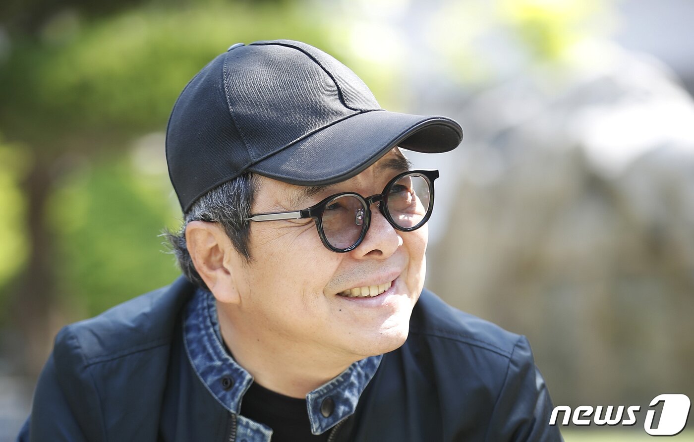 본문 이미지 - 가수 임지훈이 서울 영등포구 여의도 kbs에서 '가정의 달'을 맞아 열린 뉴스1과의 인터뷰에 앞서 근사한 미소를 짓고 있다. ⓒ News1 권현진 기자