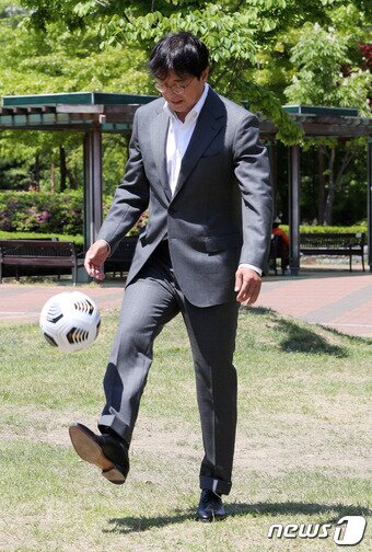 본문 이미지 - 황선홍 U-23 축구 국가대표팀 감독. 2022.5.9/뉴스1 ⓒ News1 박세연 기자