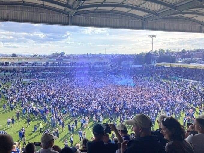 본문 이미지 - 승격에 성공한 브리스톨 로버스(브리스톨 SNS)ⓒ 뉴스1