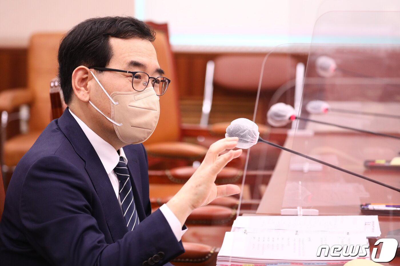 본문 이미지 - 이창양 산업통상자원부 장관 후보자가 9일 국회에서 열린 인사청문회에서 의원들의 질의에 답하고 있다. (공동취재)2022.5.9/뉴스1 ⓒ News1 허경 기자