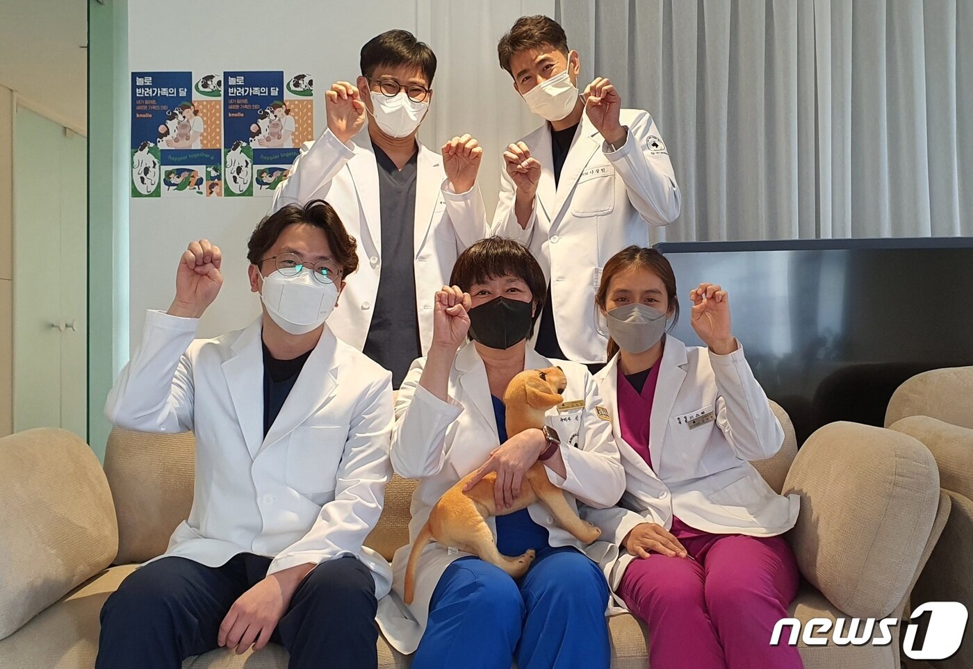 본문 이미지 - 9일 서울 강남구 놀로에서 강의를 진행한 VIP동물한방재활센터 수의사들 ⓒ 뉴스1 최서윤 기자