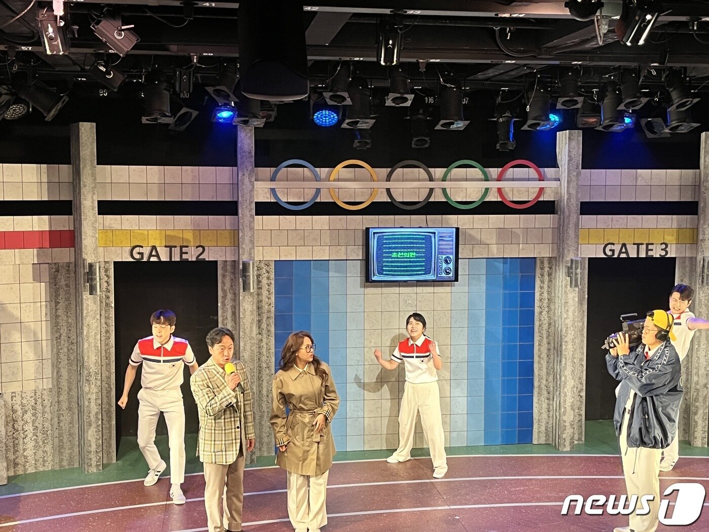 본문 이미지 -  서울 종로구 대학로 TOM 극장에서 열린 연극 '초선의원'의 프레스콜 모습. ⓒ 뉴스1 조재현 기자