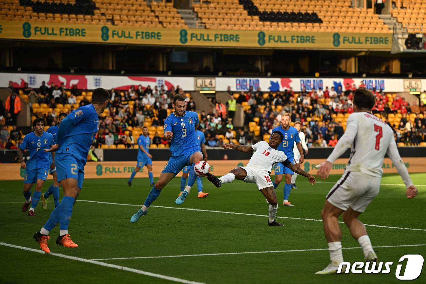 본문 이미지 - 잉글랜드와 이탈리아가 0-0으로 무승부를 거뒀다. ⓒ AFP=뉴스1