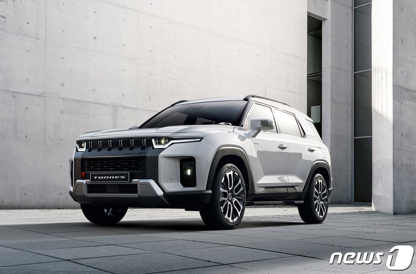 본문 이미지 - 쌍용자동차가 13일 '신차 토레스(TORRES)'의 외관 이미지와 주요 사양을 공개하고 사전 계약을 실시했다. (쌍용차 제공) 2022.6.13/뉴스1